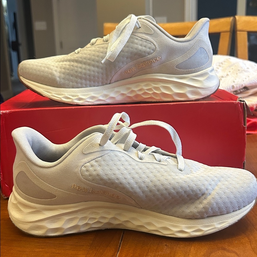 New Balance Fresh Foam Arishi V4 Grey Shoes Women Size 8.5 D WIDE - Picture 7 of 10